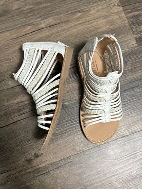 Size 10 Girls White Gladiator Sandals with Zip Up Back